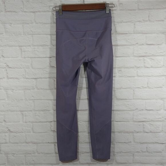 R Under Armour UA HeatGear Compression Purple Yoga Workout Cropped Leggings S - Picture 5 of 8